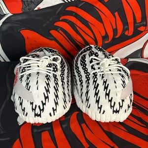 Cozy slippers one size fits all sizes 6-11